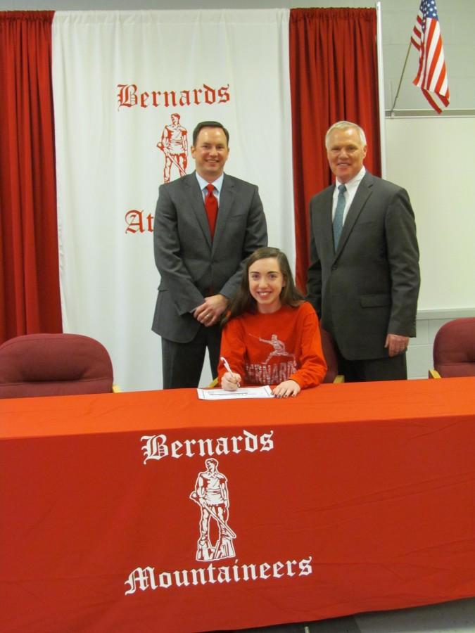 Caitlin Kots committed NJIT for fencing. 