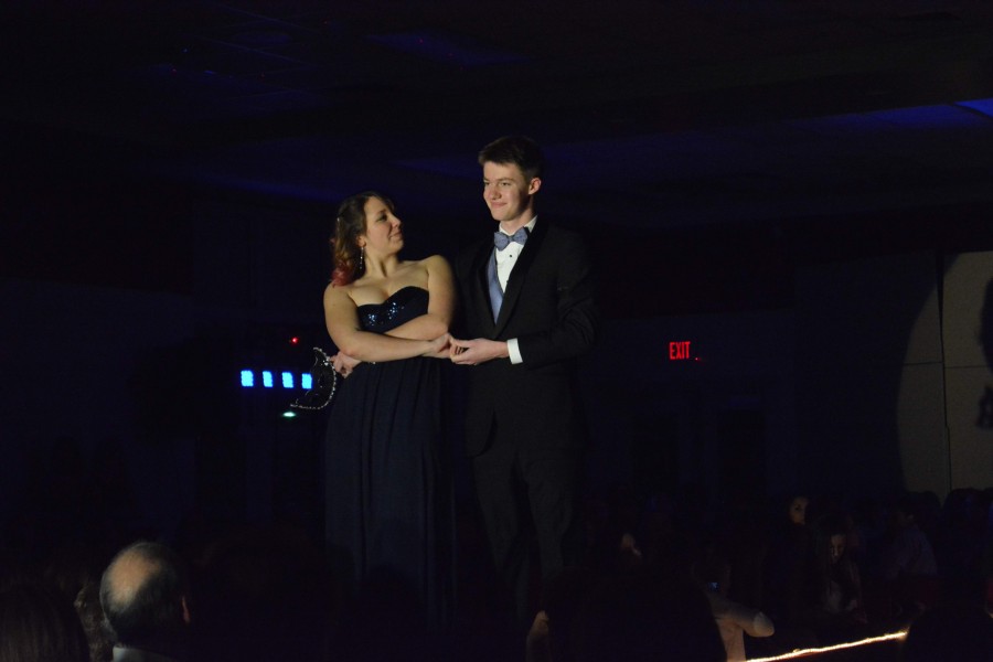 Seniors pose for a picture in their formal wear. 