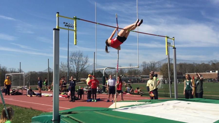 Danielle Aharoni Pole-vaulting