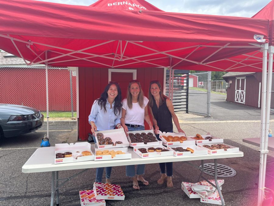 HSA parents preparing to hand out donuts to underclassmen