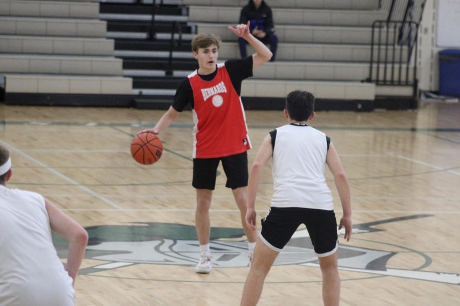 Guard Hayden Bryne setting up the offense in a scrimmage vs Livingston