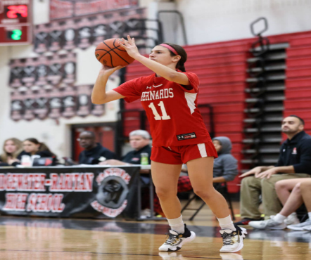 Junior Gina Mahlik shooting a jumpshot
in a game early this season