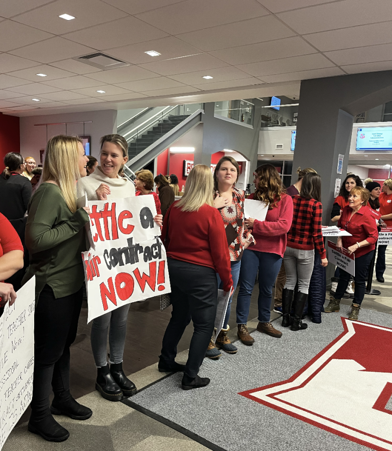 Teachers+Protest+their+contracts+at+entrance+to+January+Board+Meeting+