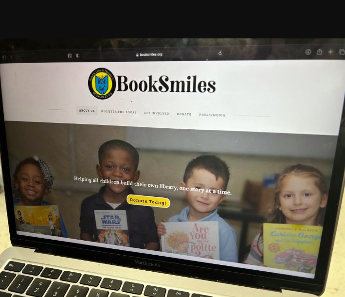 Website+lobby+for+BookSmiles%2C+the+nonprofit+organization+that+the+book+club+is+supporting