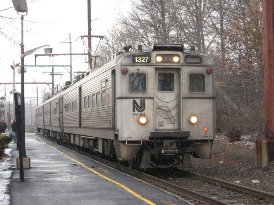 Somerset County train passing through Far Hills Station
