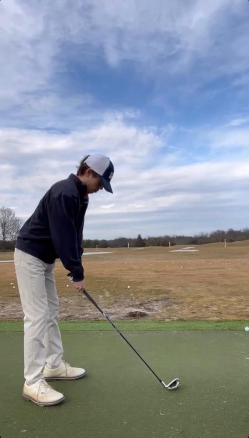 Hayden Kreikemeier ‘24 practicing at Fiddlers Elbow Country Club to prepare for his match. Normandy studio gave use permission to use this photo. 
