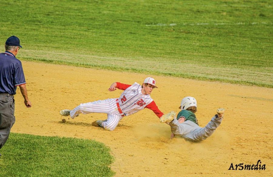 Sophomore Matty Stefani making a play at second base