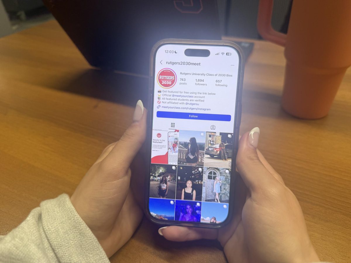 Students browse MeetYourClass accounts on Instagram to meet other students
