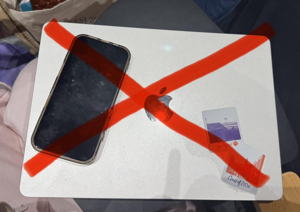 New state laws prohibit the use of phones and MacBooks for next school year